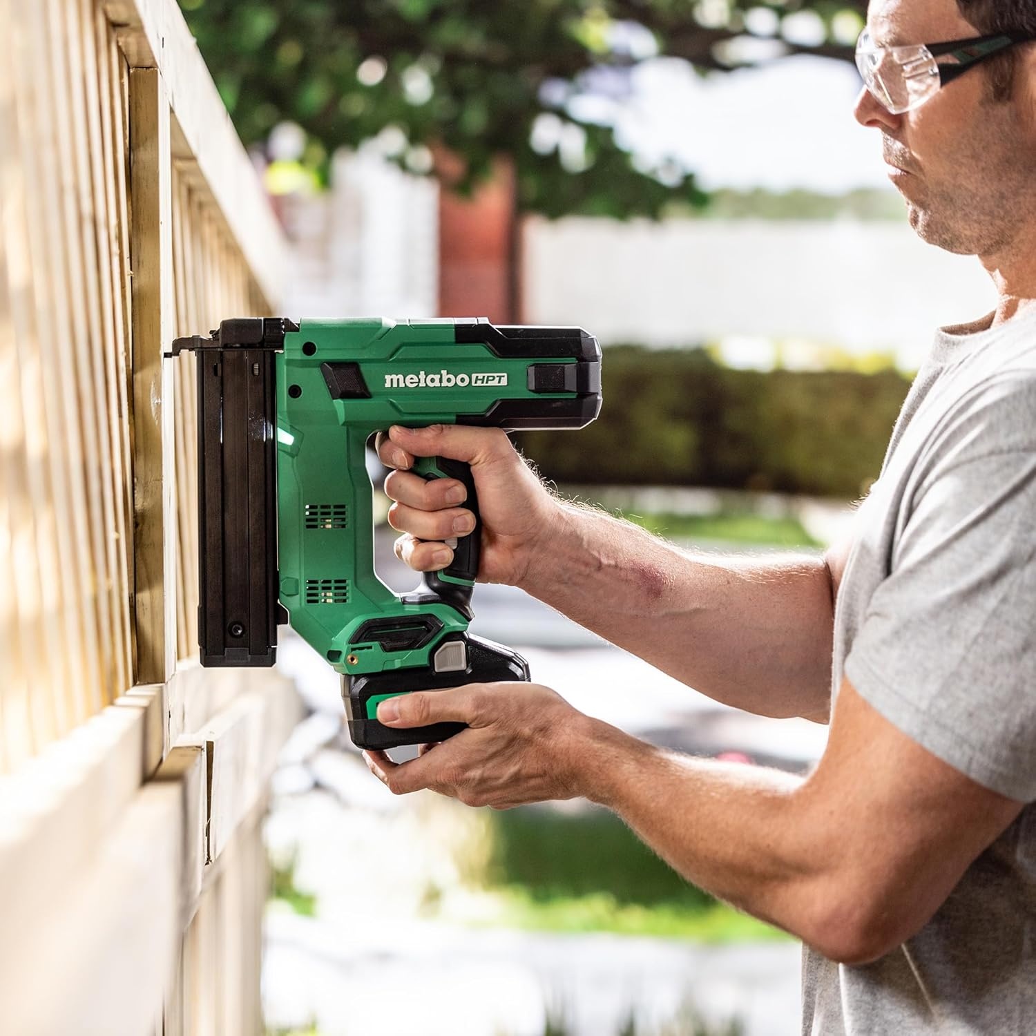 Metabo HPT 18V MultiVolt Cordless Narrow Crown Stapler Kit, 18 Gauge 1-1/2″ Stapler with Power Tool 2.0Ah Lithium Ion Battery, Drives 1/2″ to 1-1/2″ Staples, 5-Year Warranty, N1804DB
